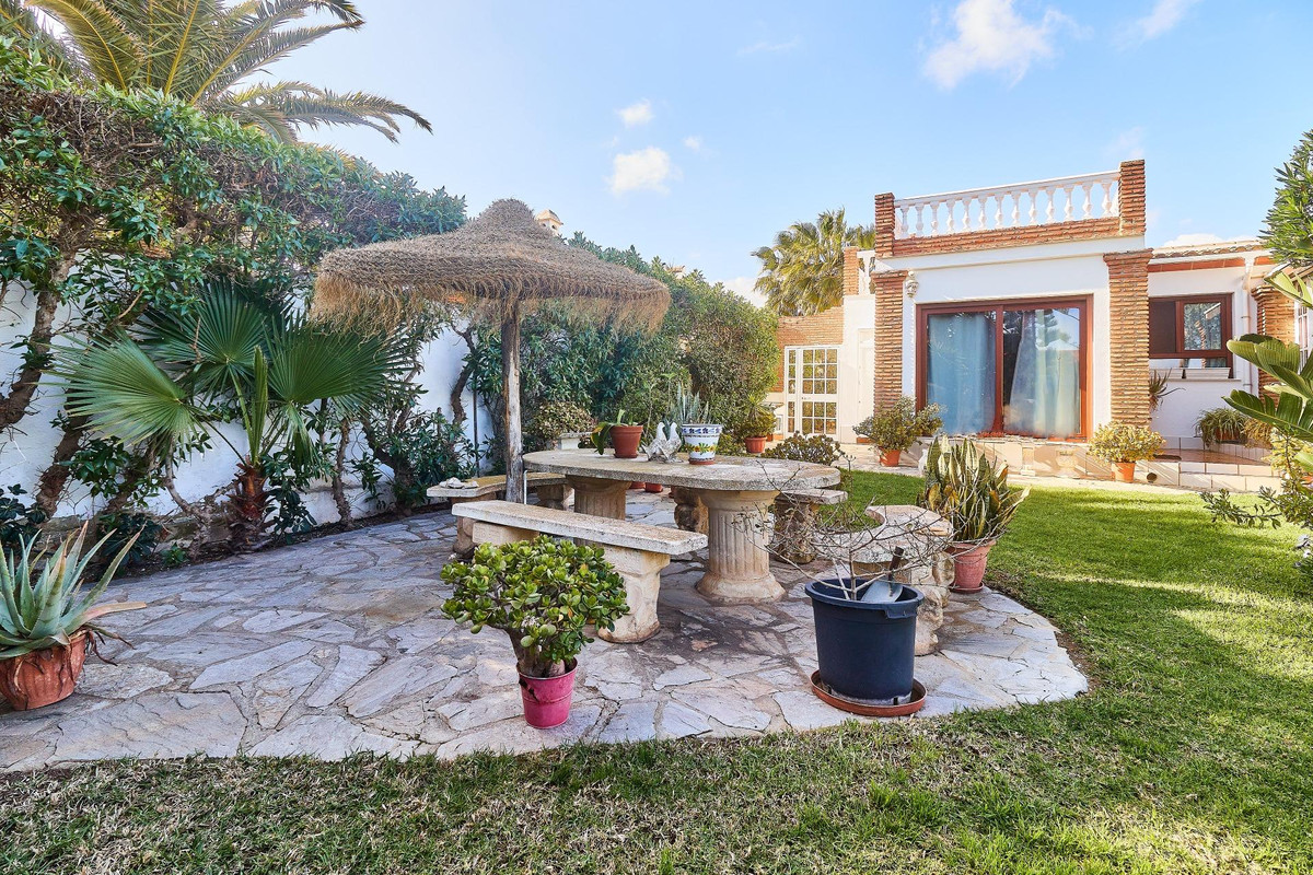 Se vende Villa - Chalet de 4 dormitorios en Costa Del Sol, Málaga, España