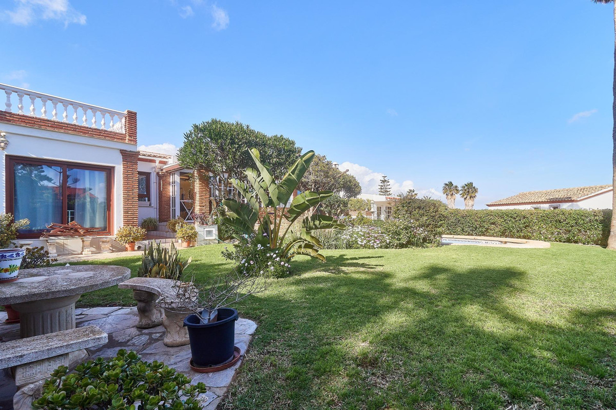 Se vende Villa - Chalet de 4 dormitorios en Costa Del Sol, Málaga, España