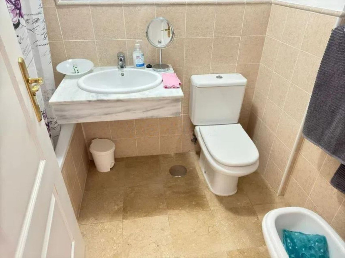 Se vende Apartamento Planta Media de 2 dormitorios en Costa Del Sol, Málaga, España
