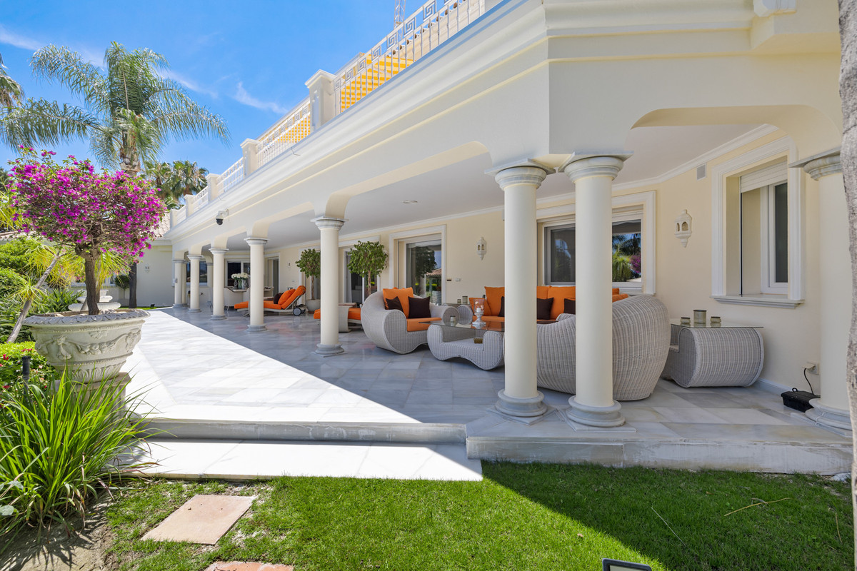 Se vende Villa - Chalet de 6 dormitorios en Costa Del Sol, Málaga, España