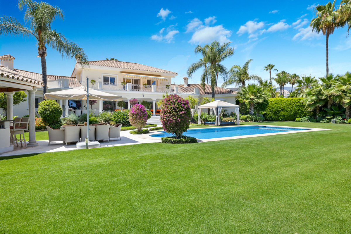 Se vende Villa - Chalet de 6 dormitorios en Costa Del Sol, Málaga, España