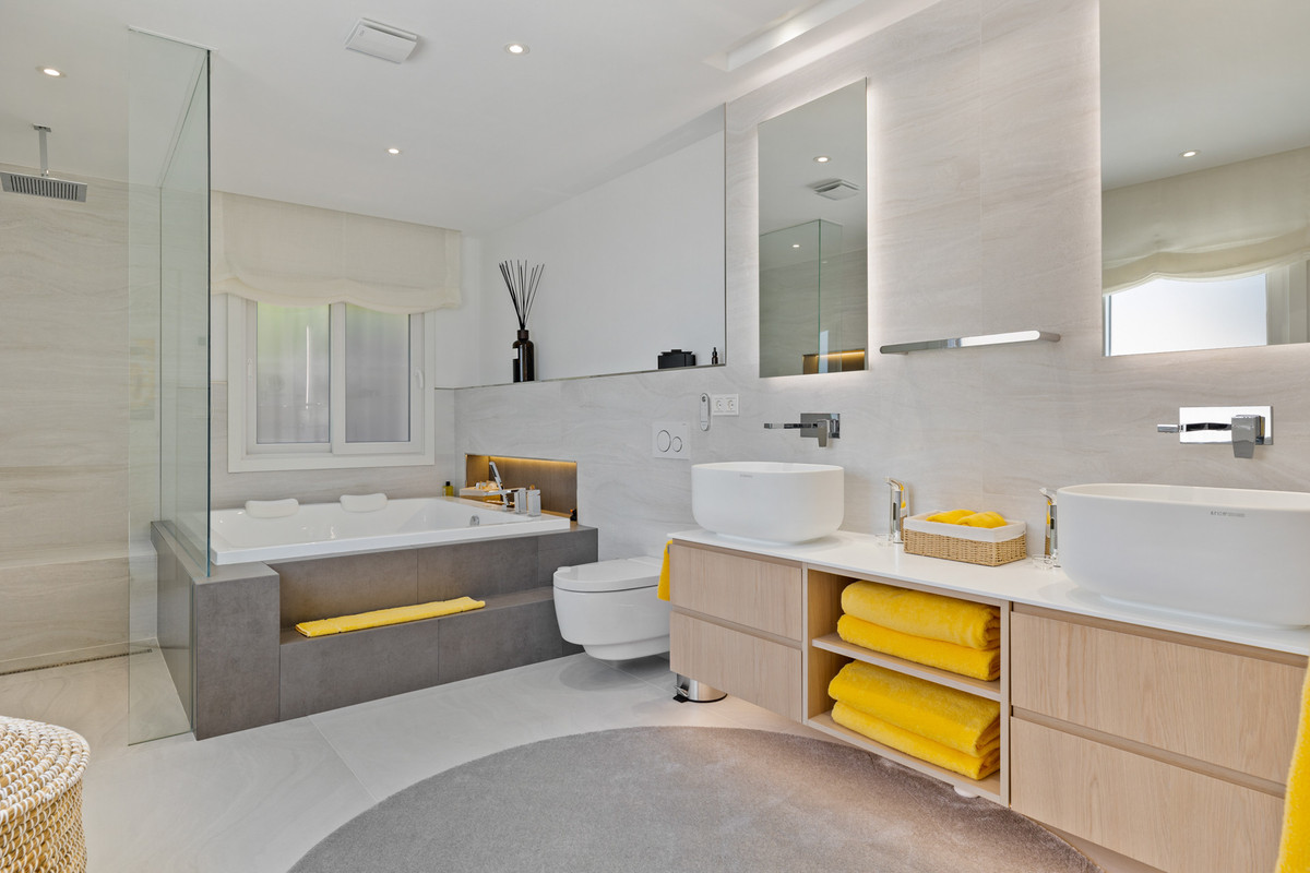 Se vende Villa - Chalet de 6 dormitorios en Costa Del Sol, Málaga, España