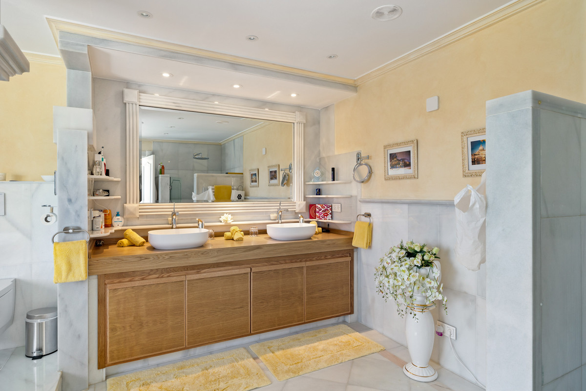 Se vende Villa - Chalet de 6 dormitorios en Costa Del Sol, Málaga, España