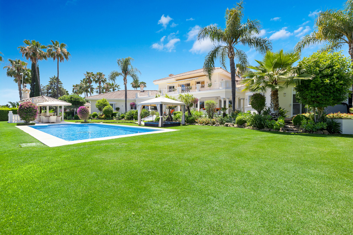 Se vende Villa - Chalet de 6 dormitorios en Costa Del Sol, Málaga, España