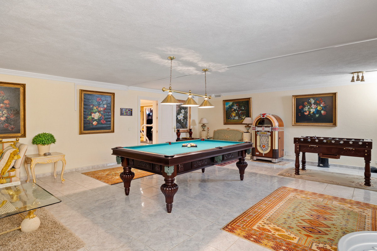 Se vende Villa - Chalet de 6 dormitorios en Costa Del Sol, Málaga, España