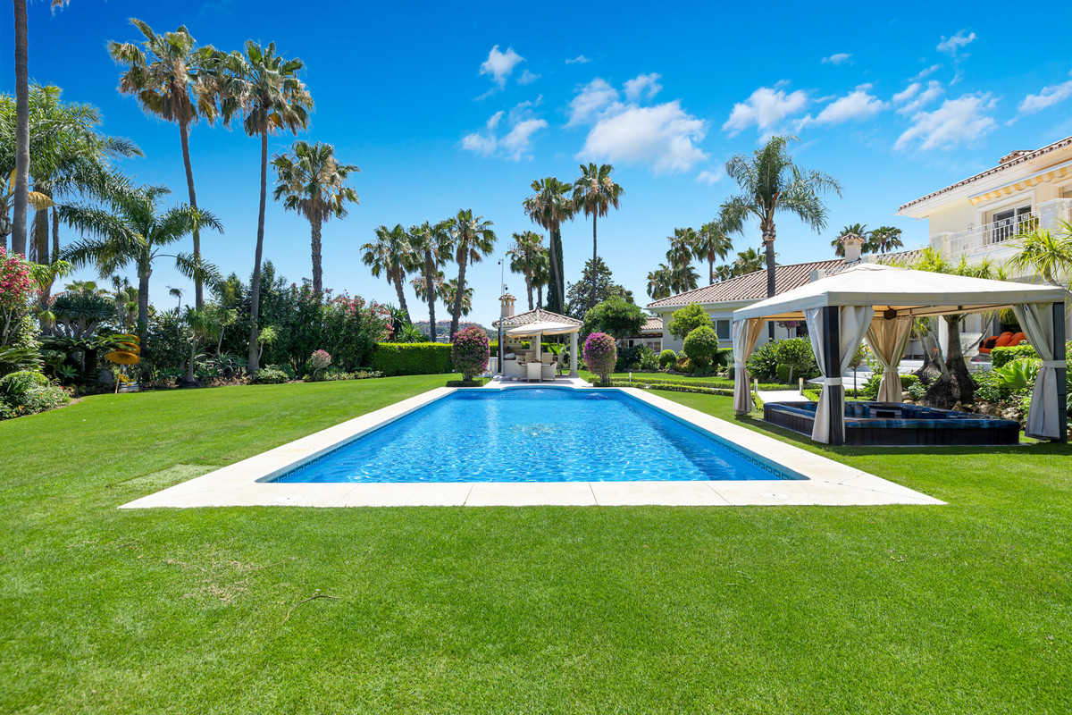 Se vende Villa - Chalet de 6 dormitorios en Costa Del Sol, Málaga, España