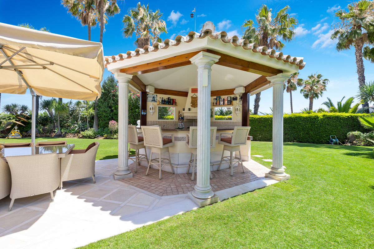 Se vende Villa - Chalet de 6 dormitorios en Costa Del Sol, Málaga, España