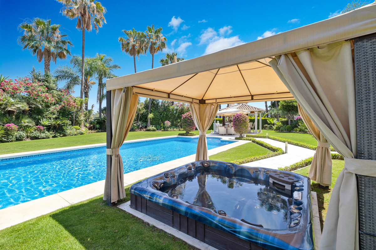 Se vende Villa - Chalet de 6 dormitorios en Costa Del Sol, Málaga, España