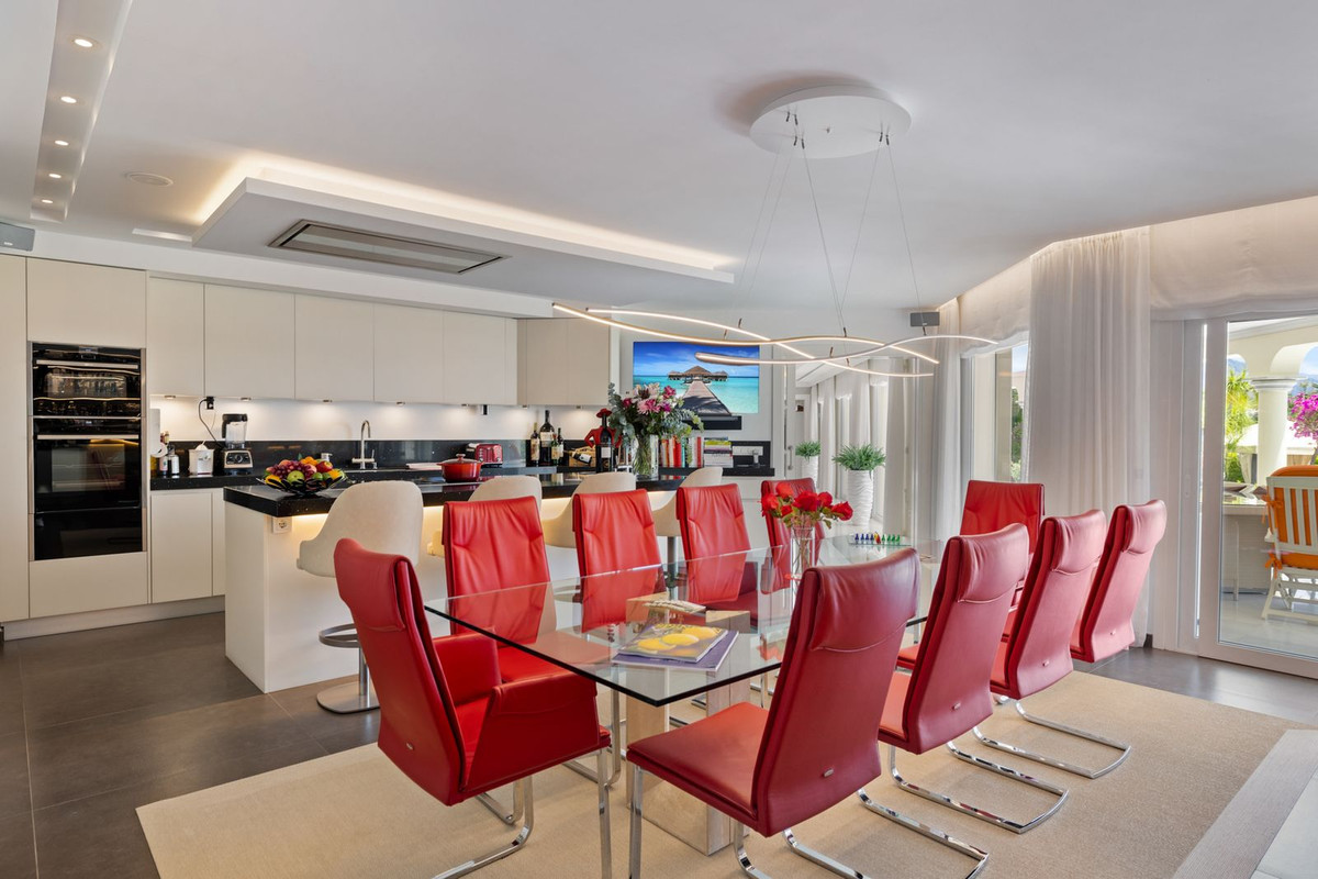 6 Bed Townhouse for sale in Nueva Andalucía Costa Del Sol, Málaga, Spain