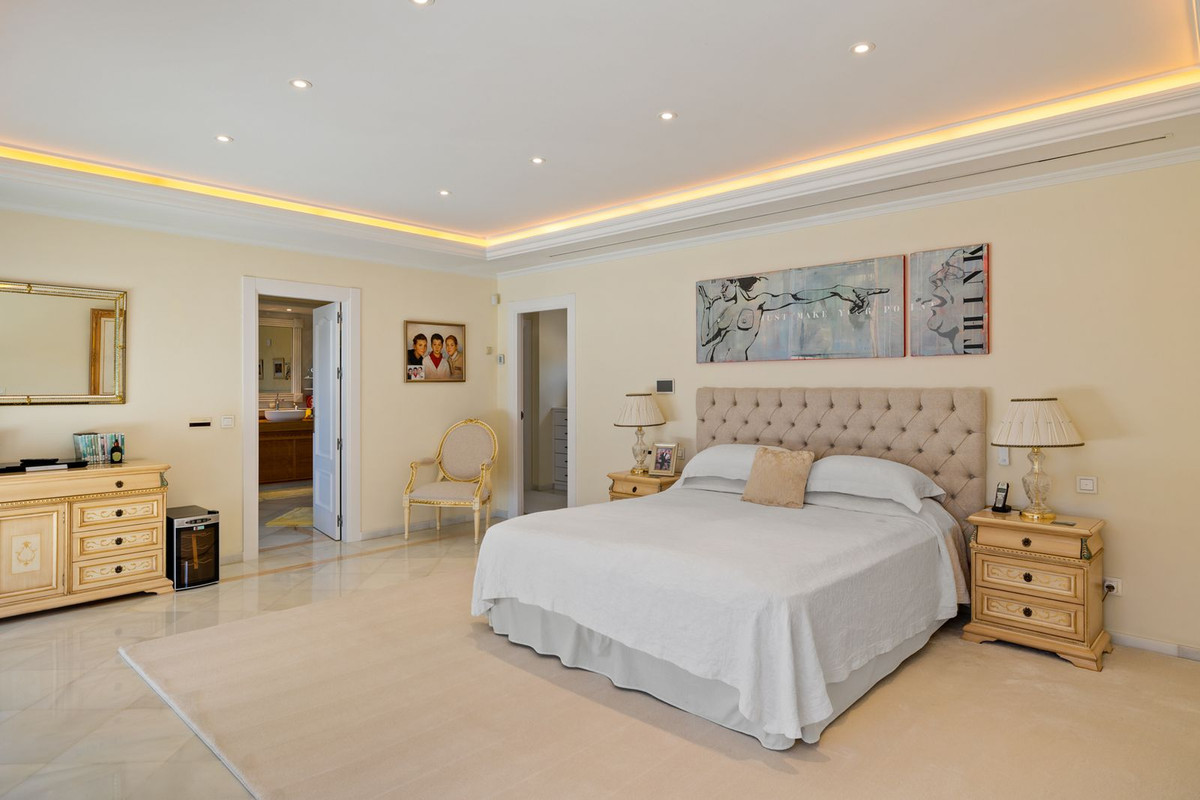 6 Bed Townhouse for sale in Nueva Andalucía Costa Del Sol, Málaga, Spain