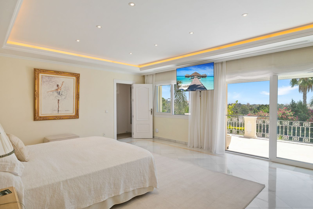 6 Bed Townhouse for sale in Nueva Andalucía Costa Del Sol, Málaga, Spain