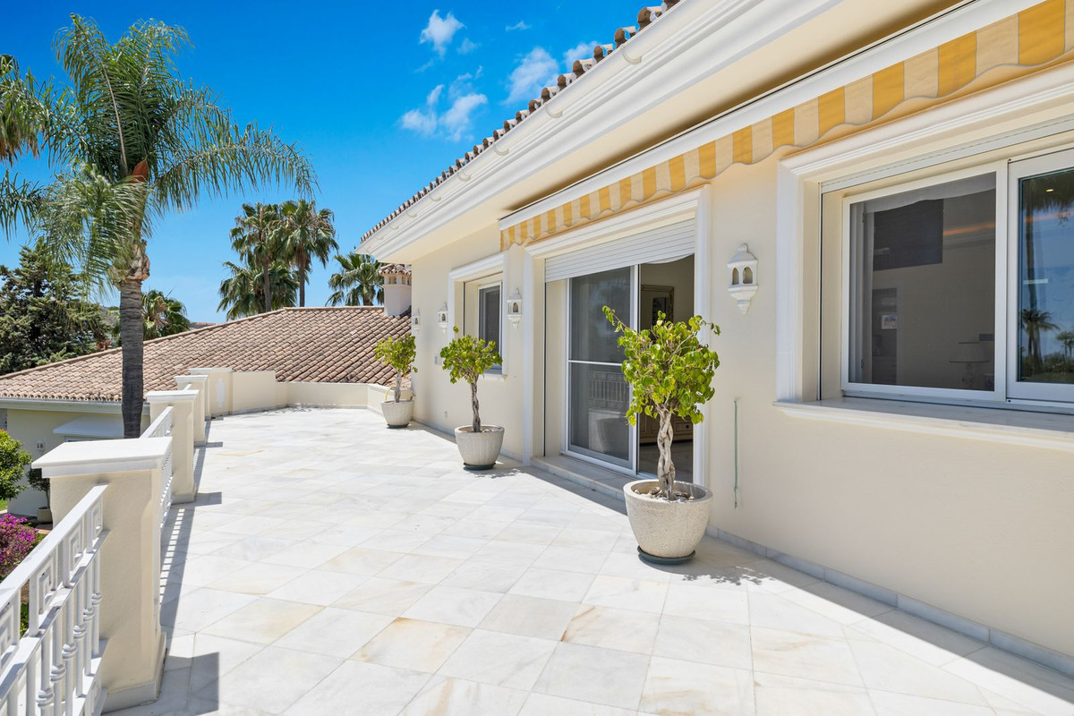 6 Bed Townhouse for sale in Nueva Andalucía Costa Del Sol, Málaga, Spain