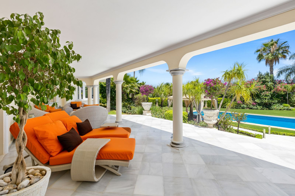 6 Bed Townhouse for sale in Nueva Andalucía Costa Del Sol, Málaga, Spain