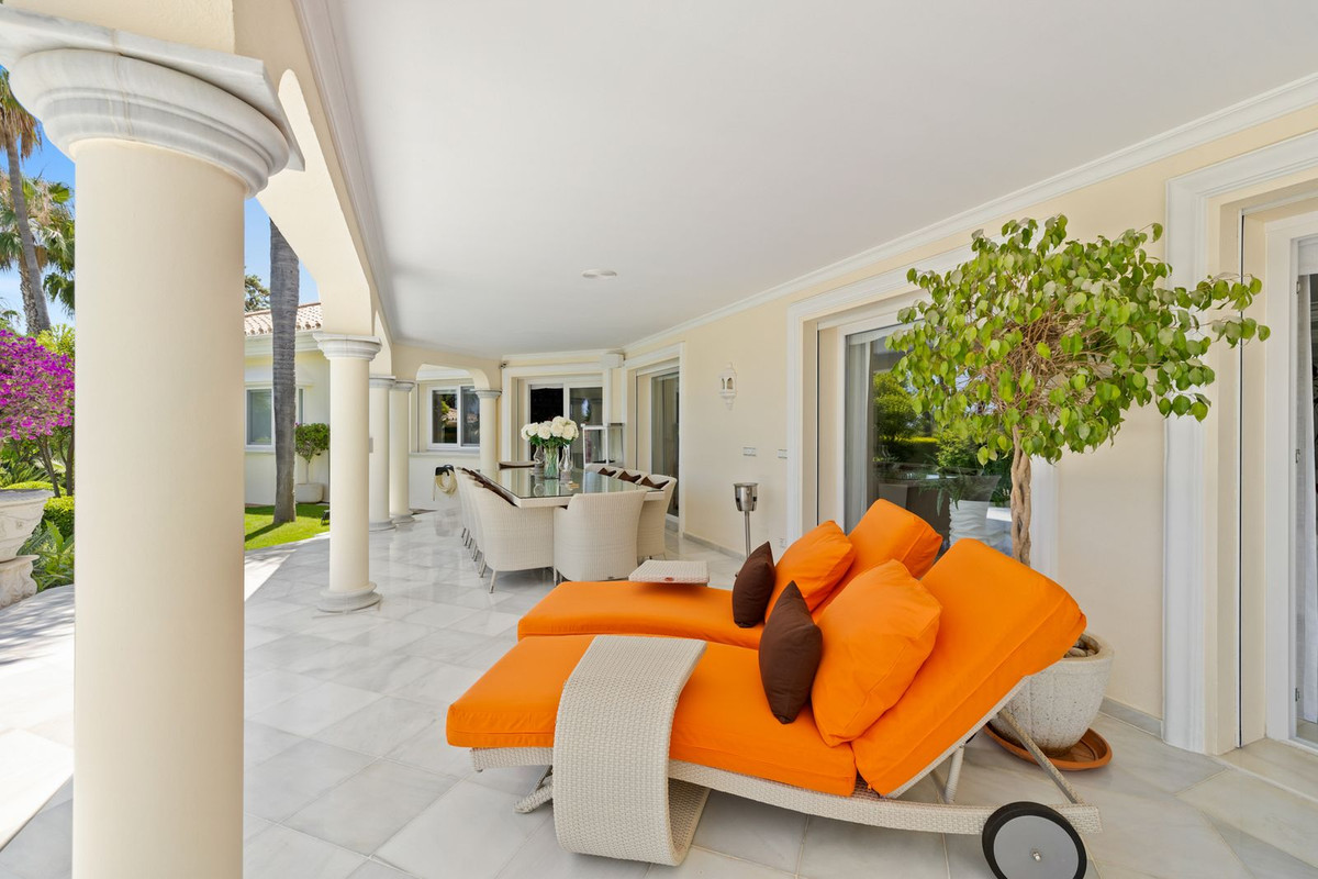 6 Bed Townhouse for sale in Nueva Andalucía Costa Del Sol, Málaga, Spain