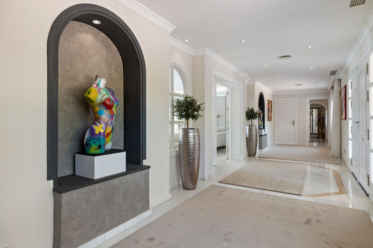 6 Bed Townhouse for sale in Nueva Andalucía Costa Del Sol, Málaga, Spain