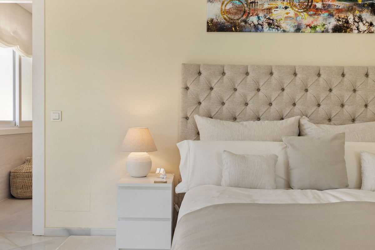 6 Bed Townhouse for sale in Nueva Andalucía Costa Del Sol, Málaga, Spain