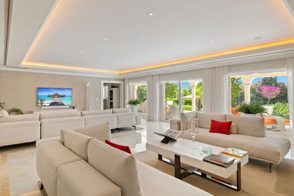6 Bed Townhouse for sale in Nueva Andalucía Costa Del Sol, Málaga, Spain