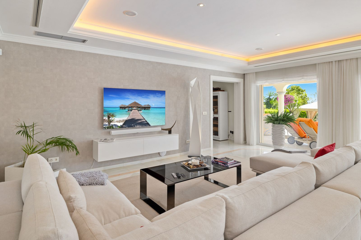 6 Bed Townhouse for sale in Nueva Andalucía Costa Del Sol, Málaga, Spain