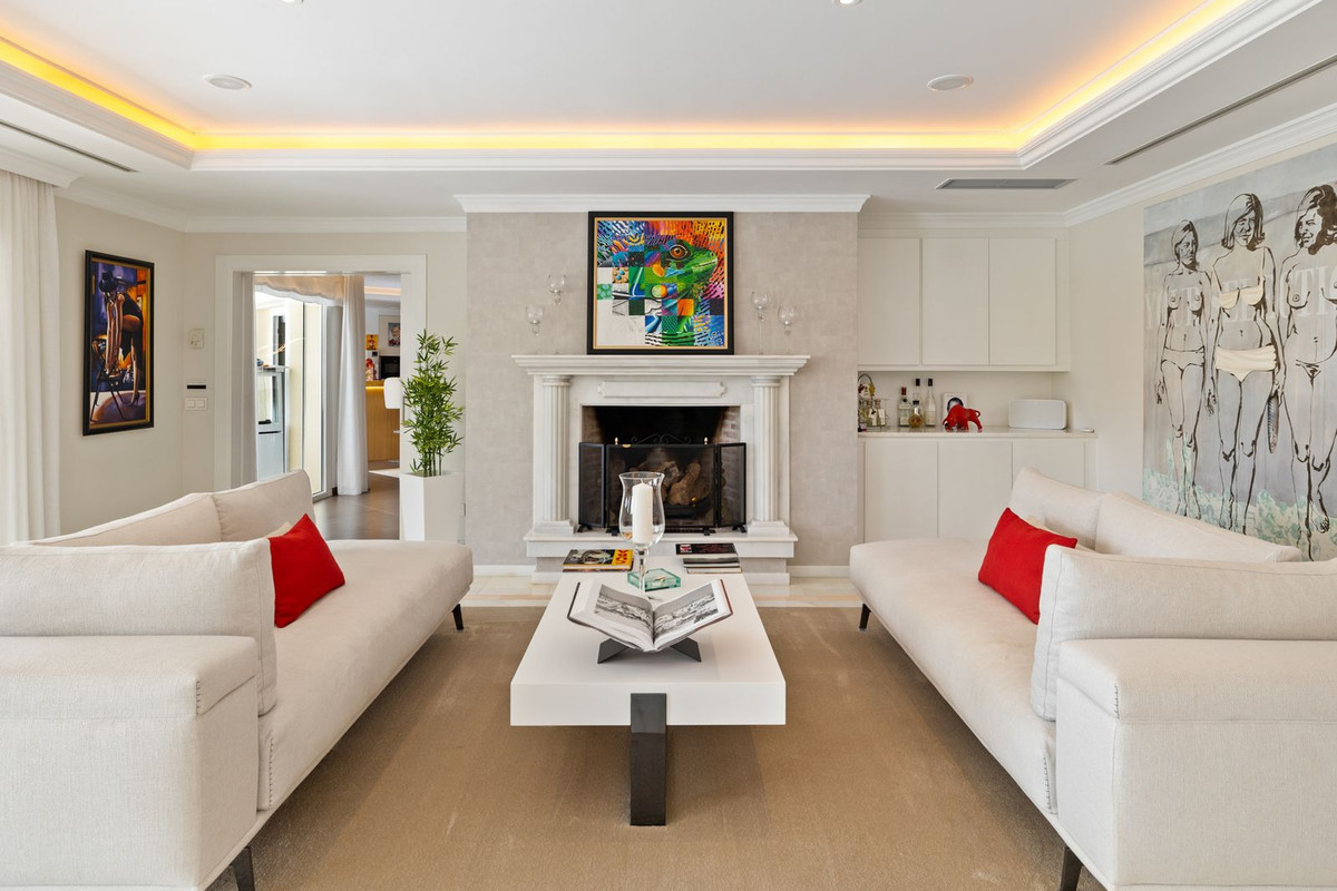 6 Bed Townhouse for sale in Nueva Andalucía Costa Del Sol, Málaga, Spain