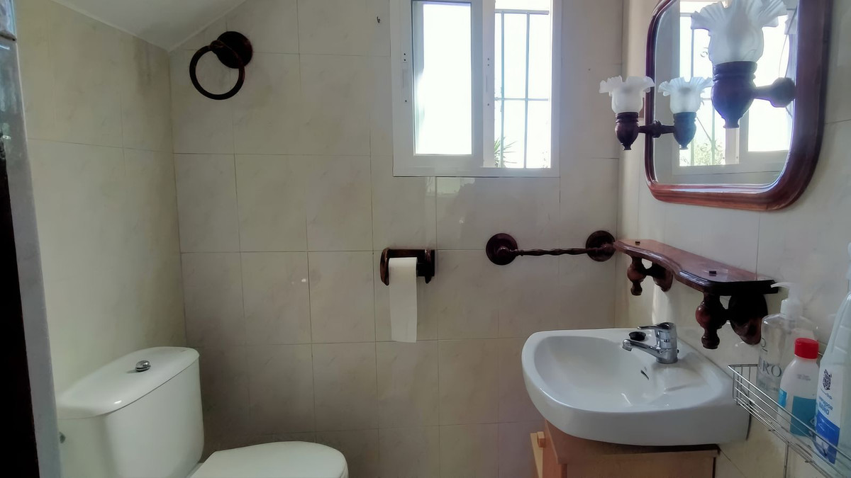 Se vende Finca - Cortijo de 2 dormitorios en Costa Del Sol, Málaga, España
