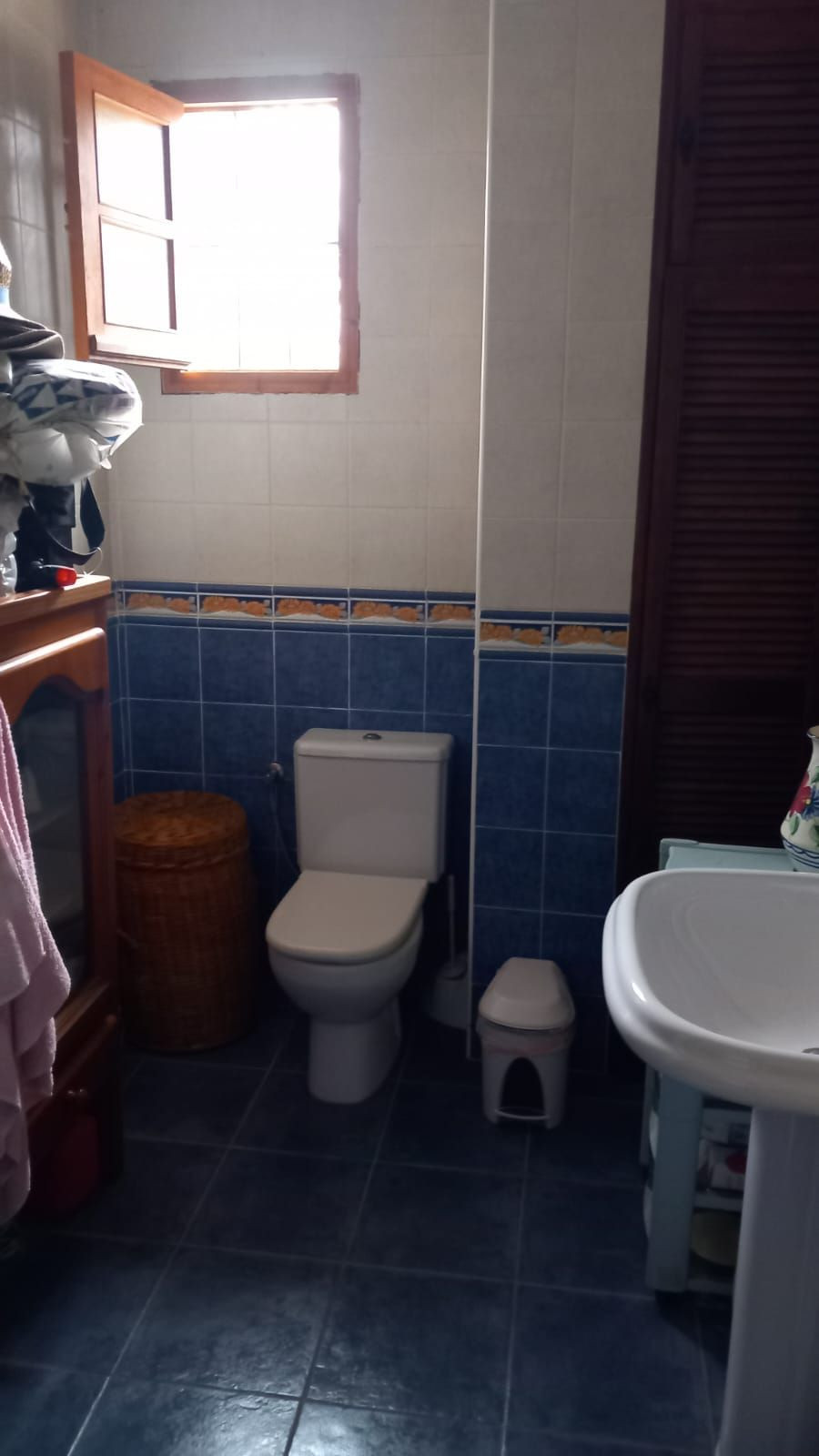 Se vende Finca - Cortijo de 3 dormitorios en Costa Del Sol East, Málaga, España