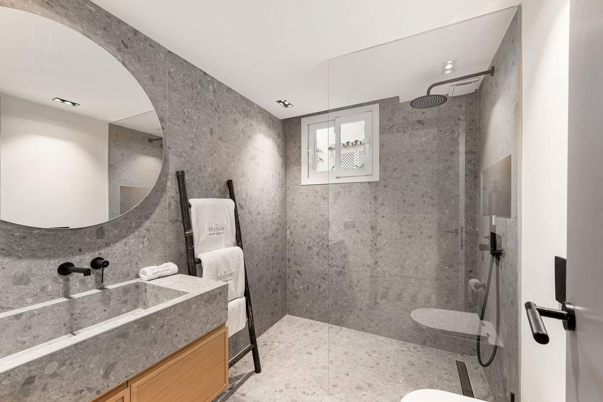 4 Bed Townhouse for sale in The Golden Mile Costa Del Sol, Málaga, Spain