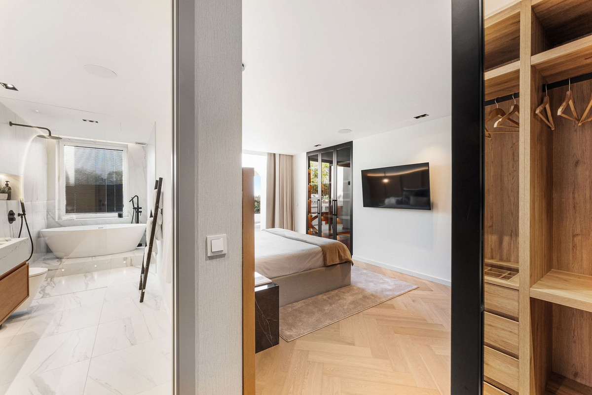 4 Bed Townhouse for sale in The Golden Mile Costa Del Sol, Málaga, Spain
