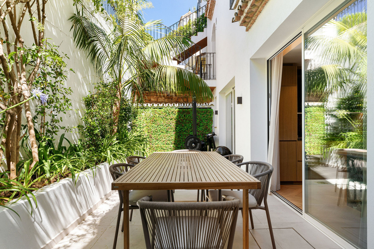 4 Bed Townhouse for sale in The Golden Mile Costa Del Sol, Málaga, Spain