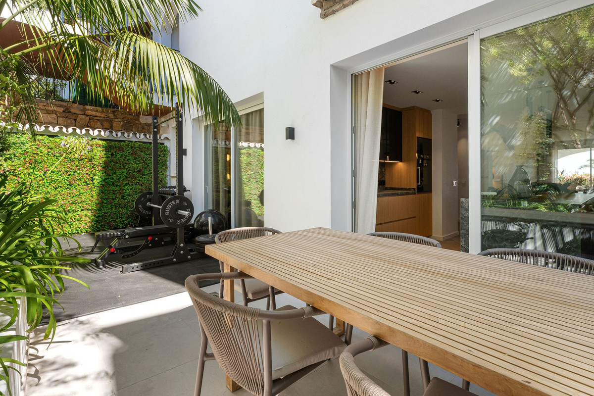 4 Bed Townhouse for sale in The Golden Mile Costa Del Sol, Málaga, Spain