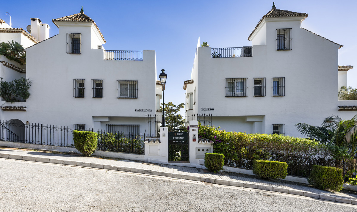 4 Bed Townhouse for sale in The Golden Mile Costa Del Sol, Málaga, Spain