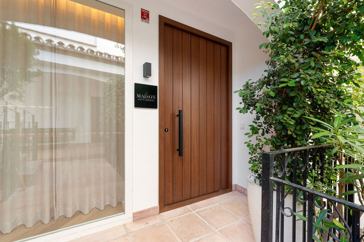 4 Bed Townhouse for sale in The Golden Mile Costa Del Sol, Málaga, Spain