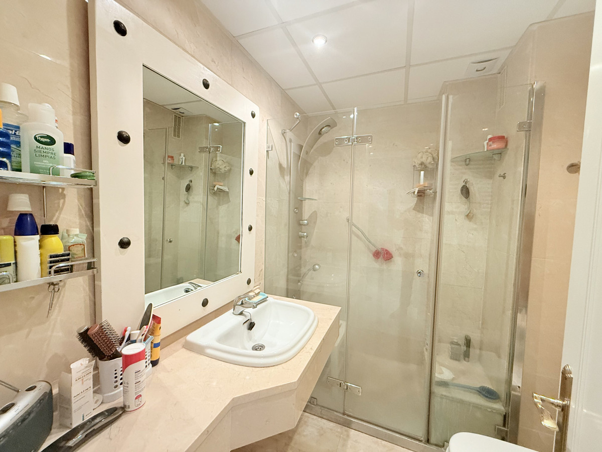 4 Bed Apartment for sale in The Golden Mile Costa Del Sol, Málaga, Spain