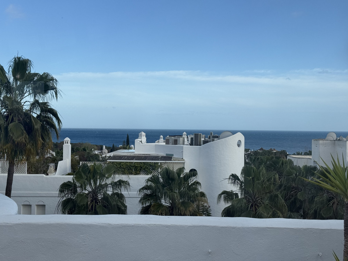 4 Bed Apartment for sale in The Golden Mile Costa Del Sol, Málaga, Spain