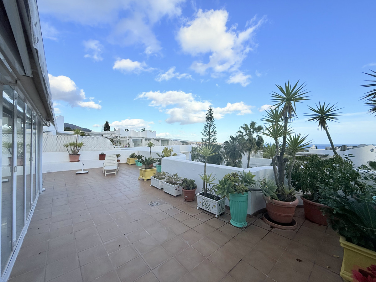 4 Bed Apartment for sale in The Golden Mile Costa Del Sol, Málaga, Spain