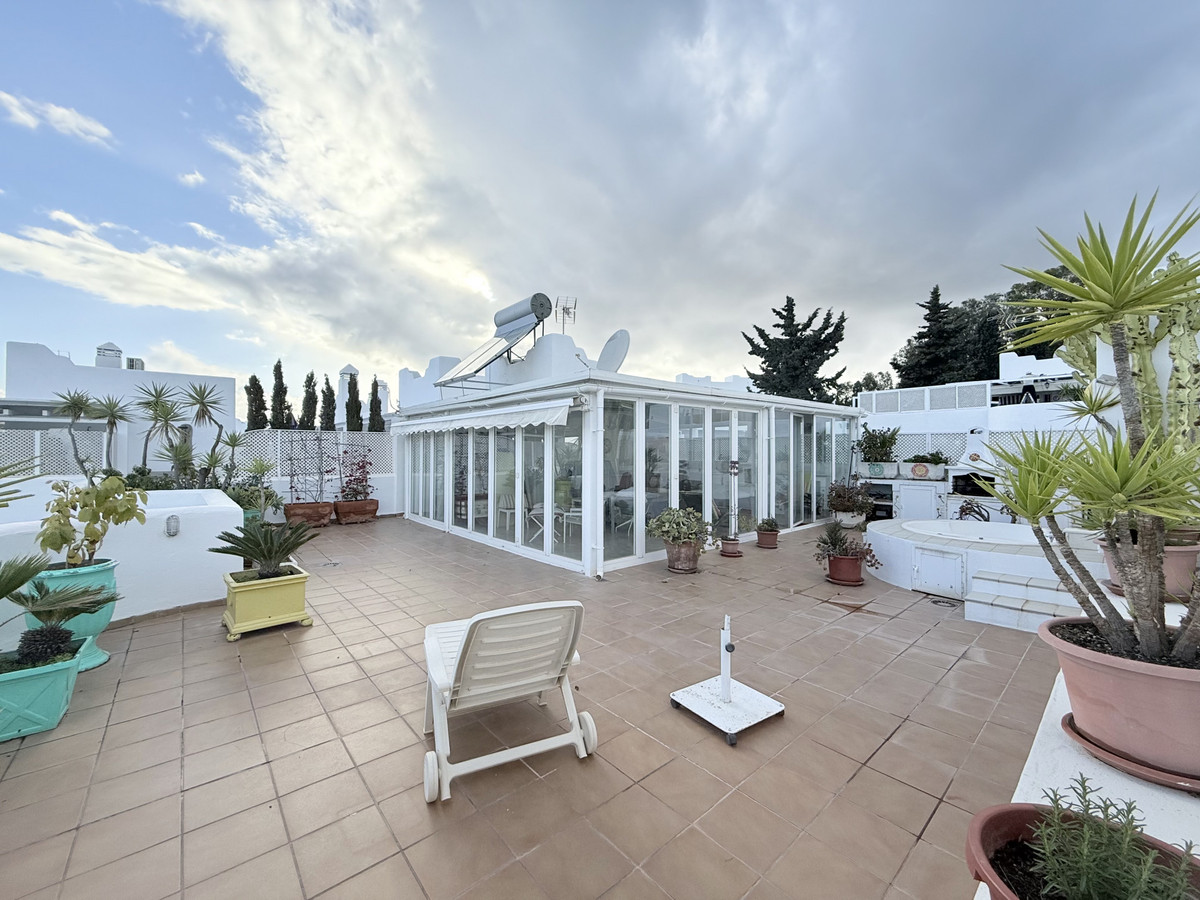 4 Bed Apartment for sale in The Golden Mile Costa Del Sol, Málaga, Spain