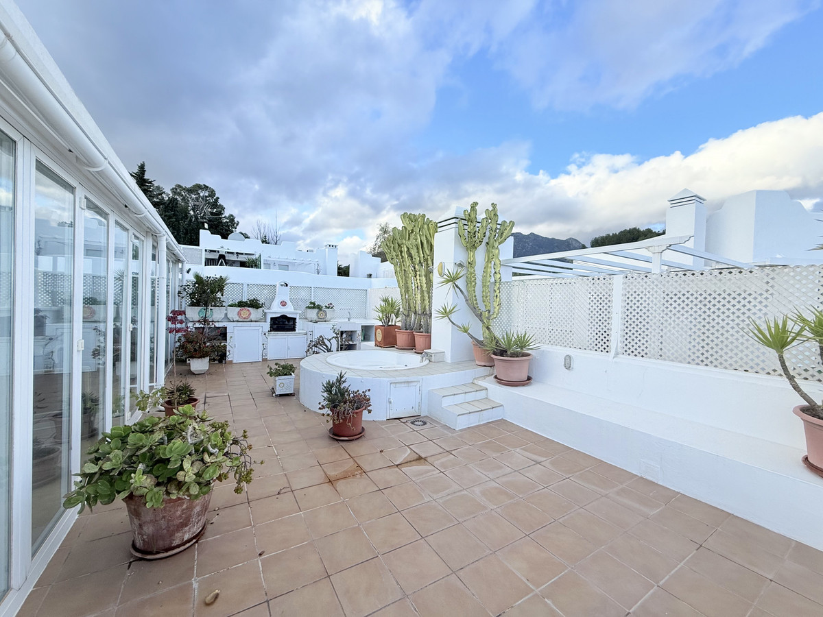 4 Bed Apartment for sale in The Golden Mile Costa Del Sol, Málaga, Spain