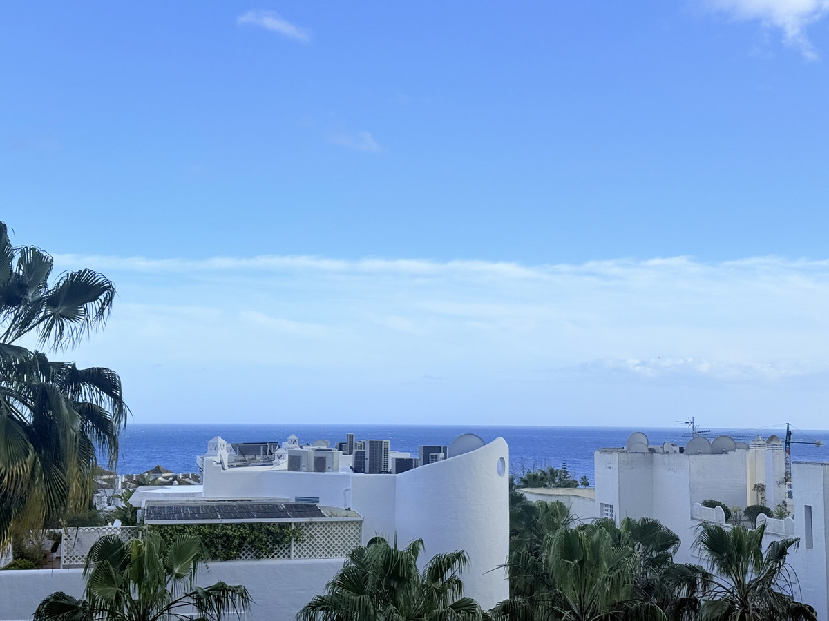 4 Bed Apartment for sale in The Golden Mile Costa Del Sol, Málaga, Spain