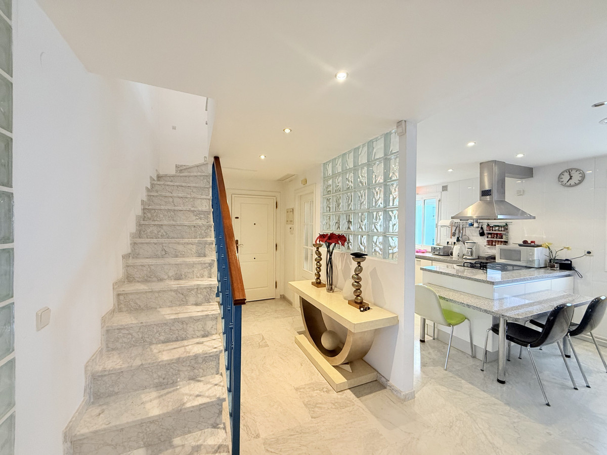 4 Bed Apartment for sale in The Golden Mile Costa Del Sol, Málaga, Spain