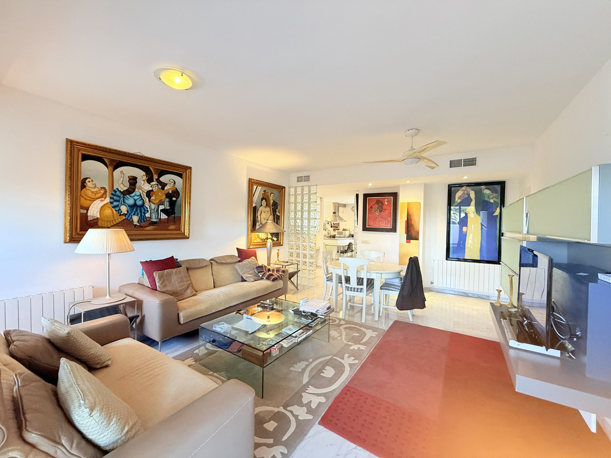 4 Bed Apartment for sale in The Golden Mile Costa Del Sol, Málaga, Spain