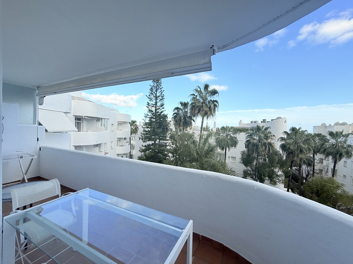 4 Bed Apartment for sale in The Golden Mile Costa Del Sol, Málaga, Spain