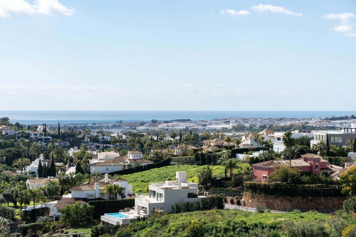 3 Bed Apartment for sale in Nueva Andalucía Costa Del Sol, Málaga, Spain