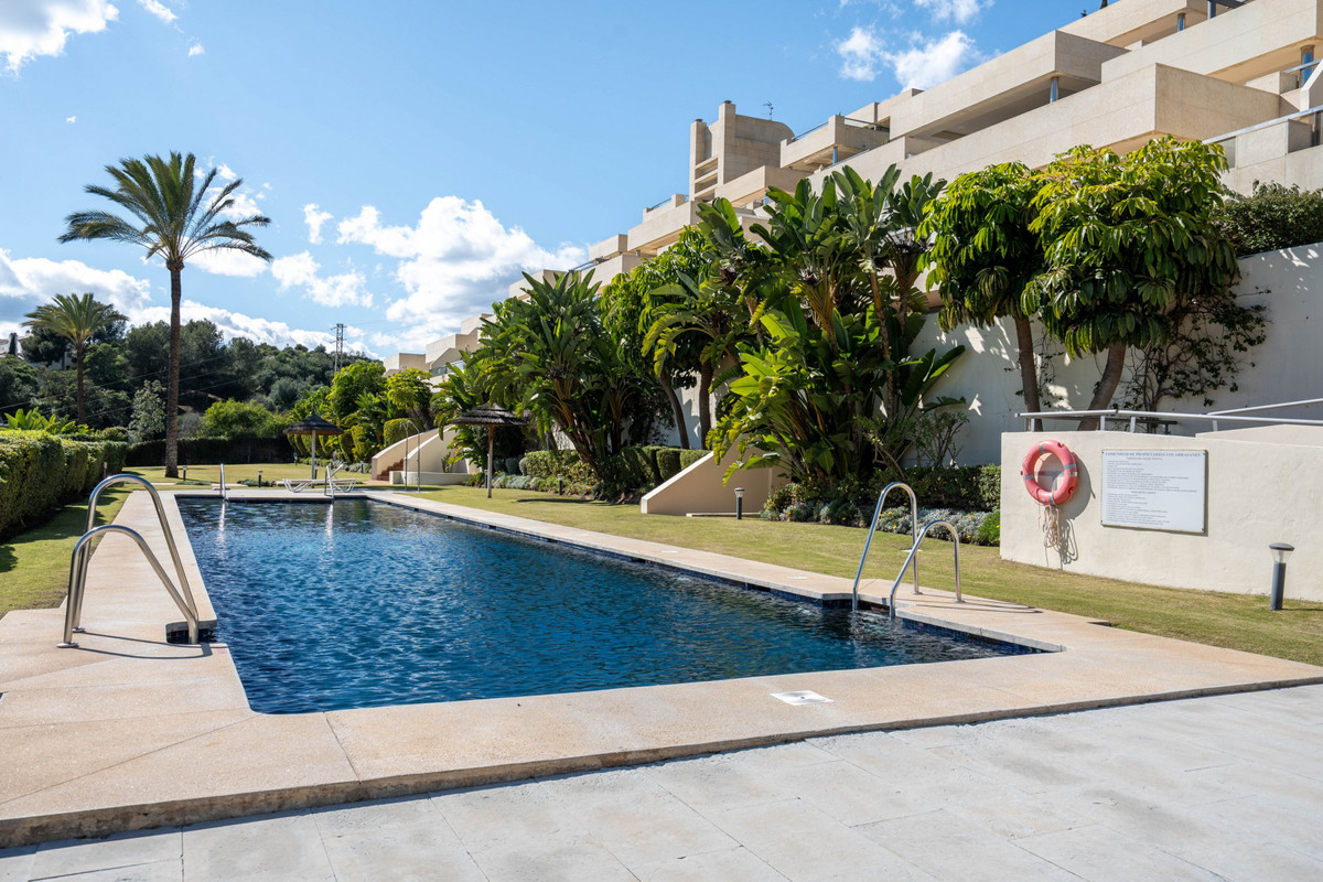 3 Bed Apartment for sale in Nueva Andalucía Costa Del Sol, Málaga, Spain