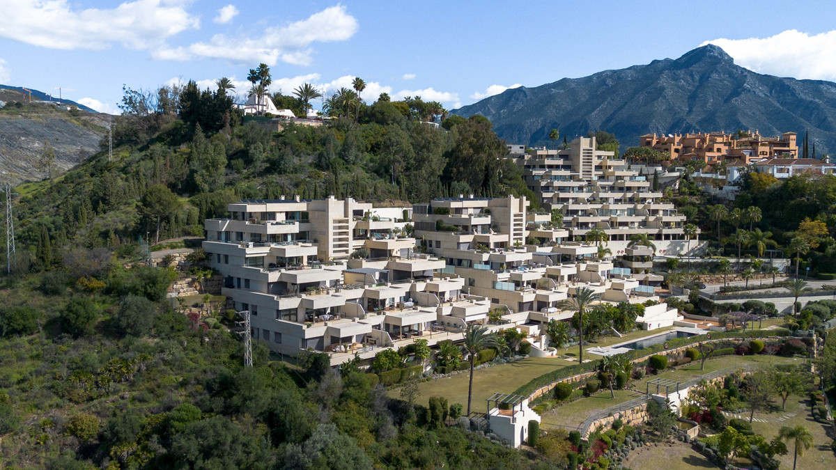 3 Bed Apartment for sale in Nueva Andalucía Costa Del Sol, Málaga, Spain