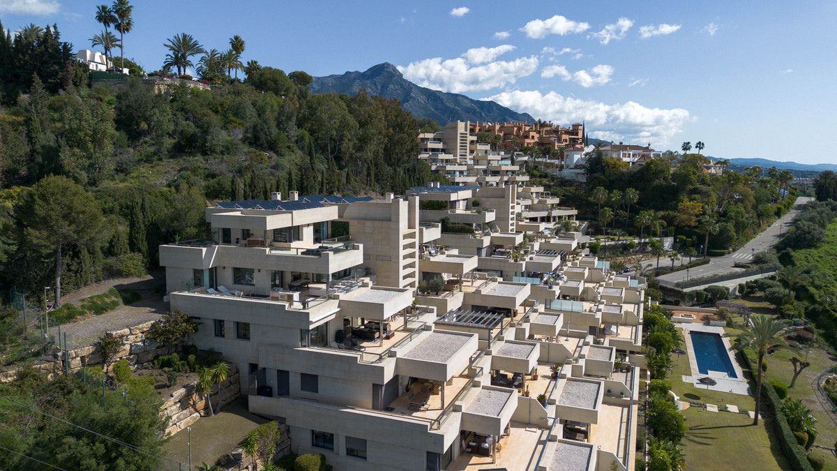 3 Bed Apartment for sale in Nueva Andalucía Costa Del Sol, Málaga, Spain