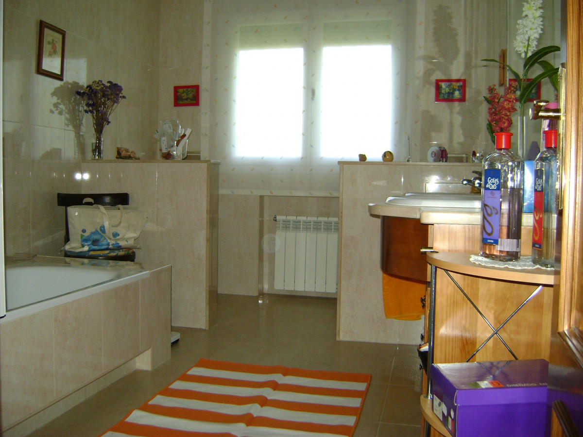 Se vende Villa - Chalet de 3 dormitorios en Costa Del Sol, Málaga, España