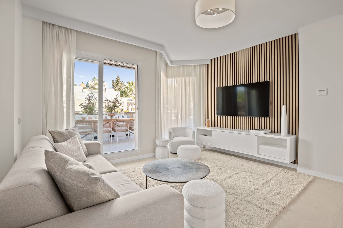 3 Bed Apartment for sale in Nueva Andalucía Costa Del Sol, Málaga, Spain
