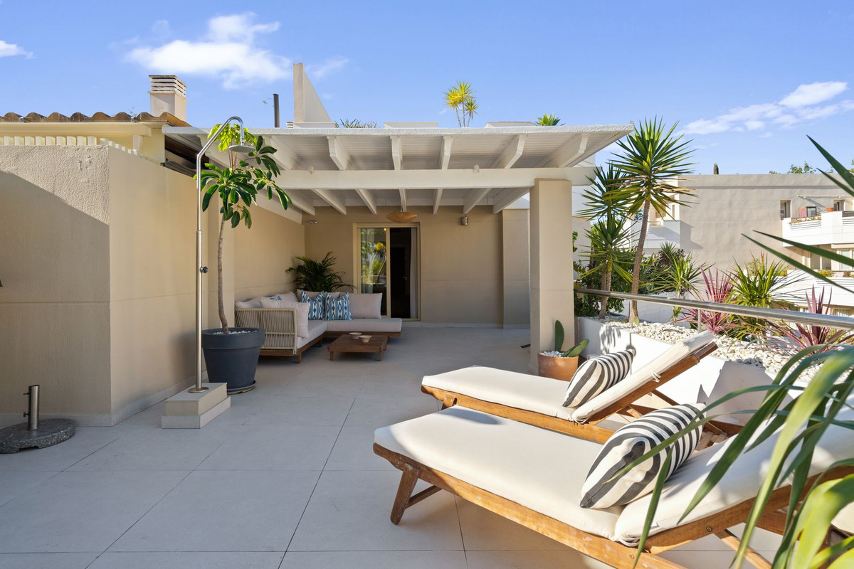 3 Bed Apartment for sale in Nueva Andalucía Costa Del Sol, Málaga, Spain