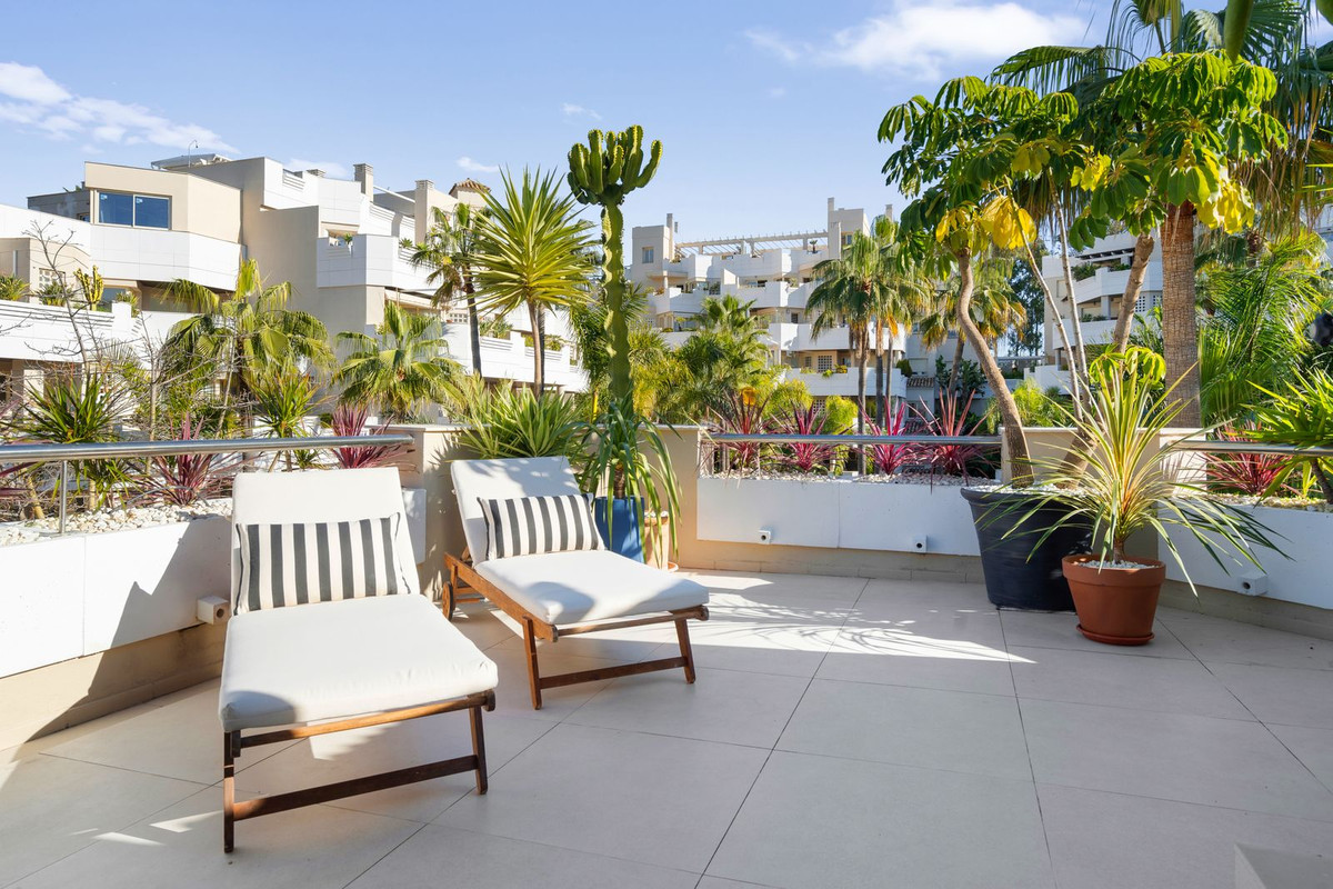 3 Bed Apartment for sale in Nueva Andalucía Costa Del Sol, Málaga, Spain