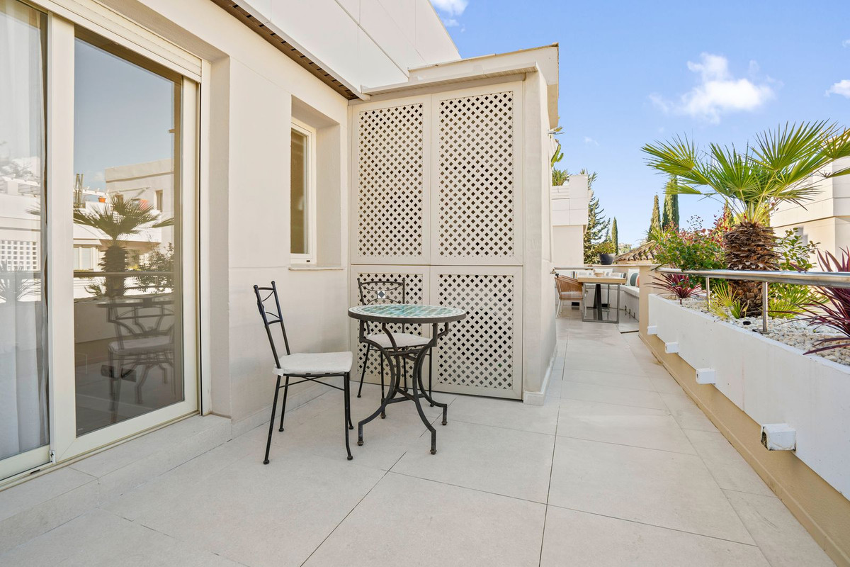 3 Bed Apartment for sale in Nueva Andalucía Costa Del Sol, Málaga, Spain