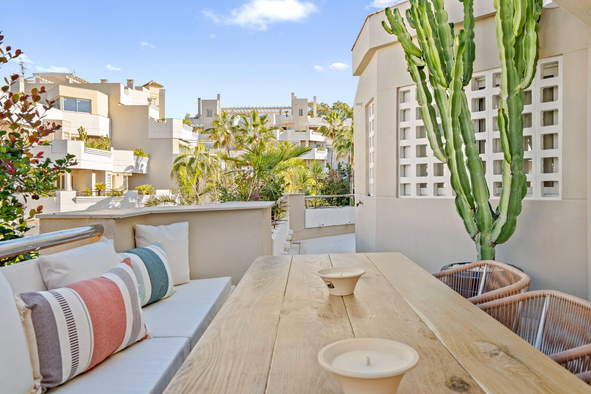 3 Bed Apartment for sale in Nueva Andalucía Costa Del Sol, Málaga, Spain